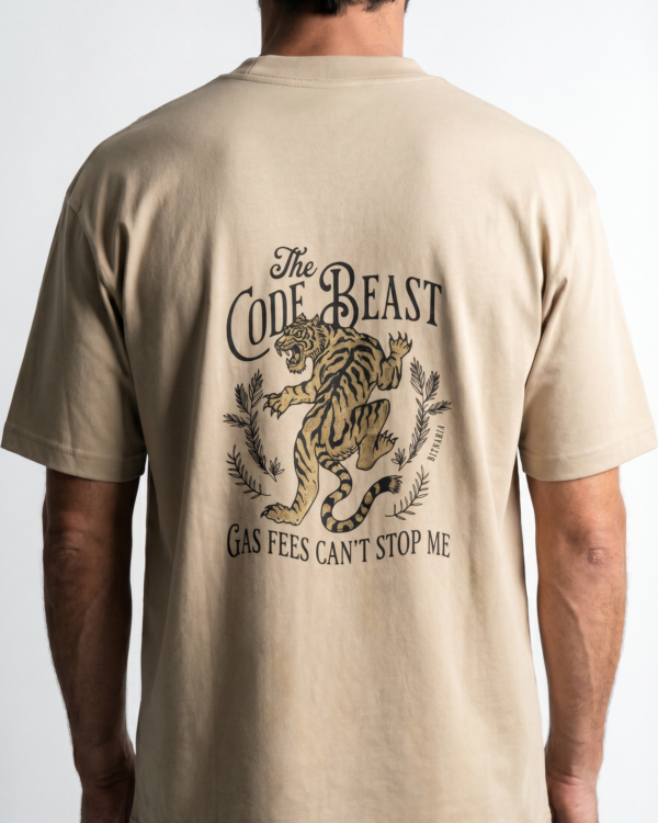 Remera bitcoin the code beast beige con diseño tigre - Bitnaria